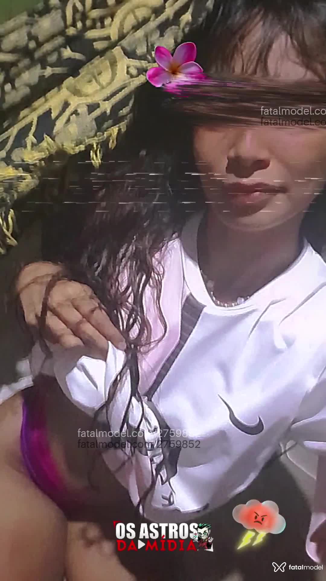 Acompanhante mulher morena (o) de olhos castanhos em Virtual Acompanhante mulher morena (o) de olhos castanhos em Virtual - Flor
