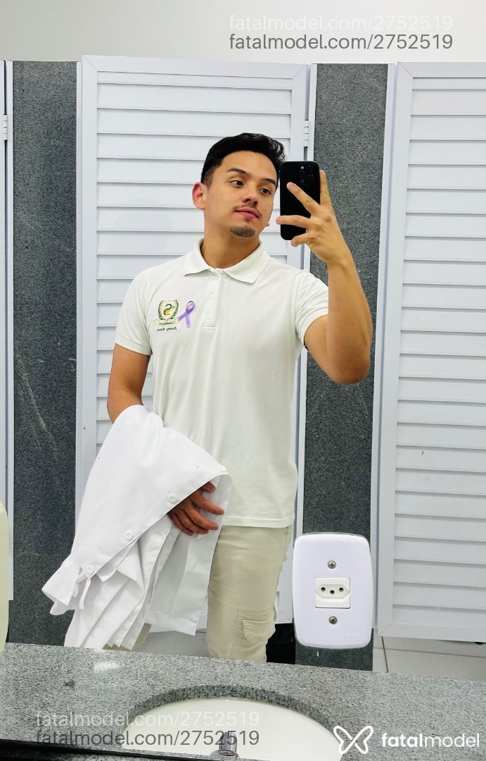 Acompanhante homem com cabelo castanho de olhos pretos em Goiânia - Jota Jota