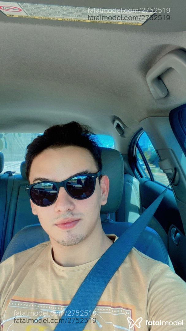 Acompanhante homem com cabelo castanho de olhos pretos em Goiânia - Jota Jota