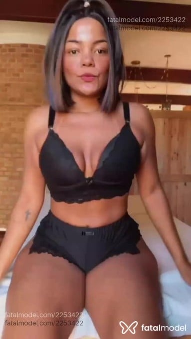 Acompanhante mulher morena (o) de olhos castanhos - Natasha Prado Acompanhante mulher morena (o) de olhos castanhos - Natasha Prado