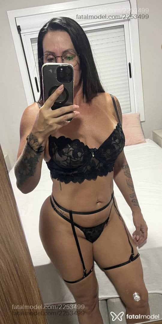 Acompanhante mulher morena (o) de olhos castanhos - Luiza