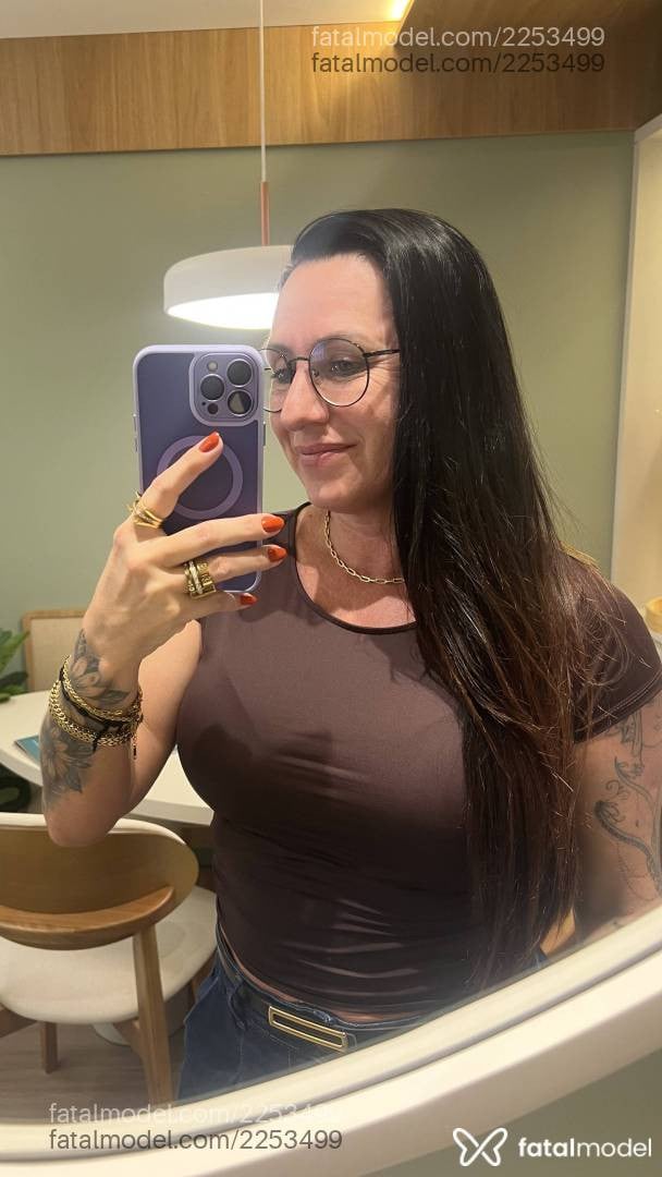 Acompanhante mulher morena (o) de olhos castanhos - Luiza