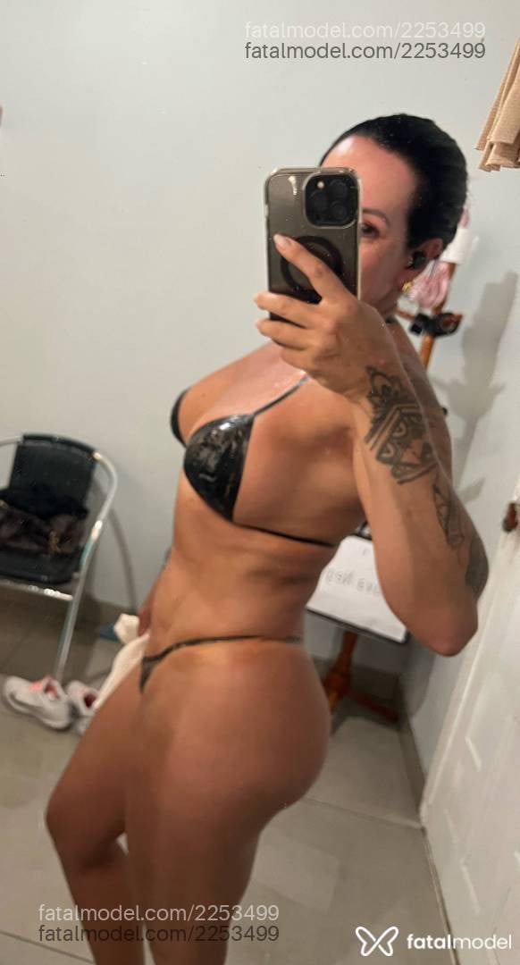 Acompanhante mulher morena (o) de olhos castanhos - Luiza