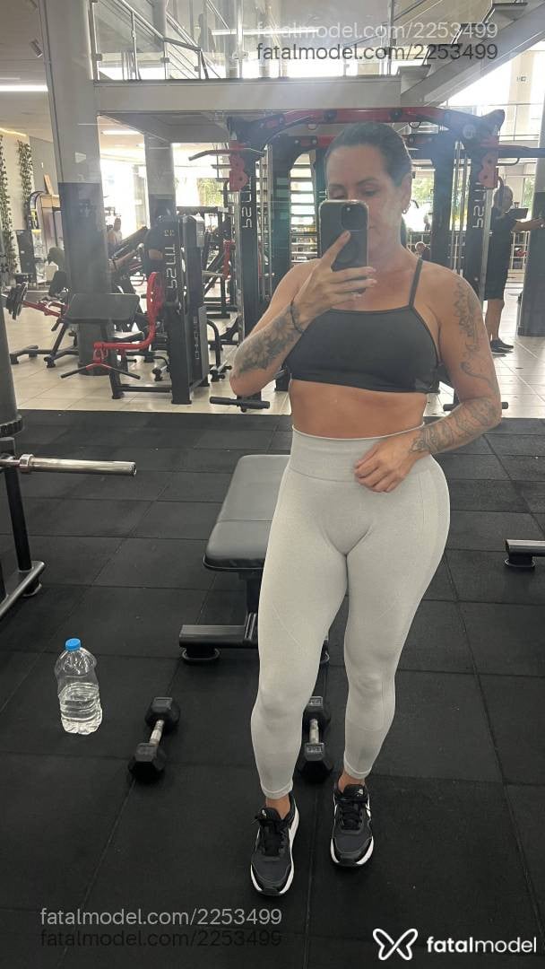 Acompanhante mulher morena (o) de olhos castanhos - Luiza
