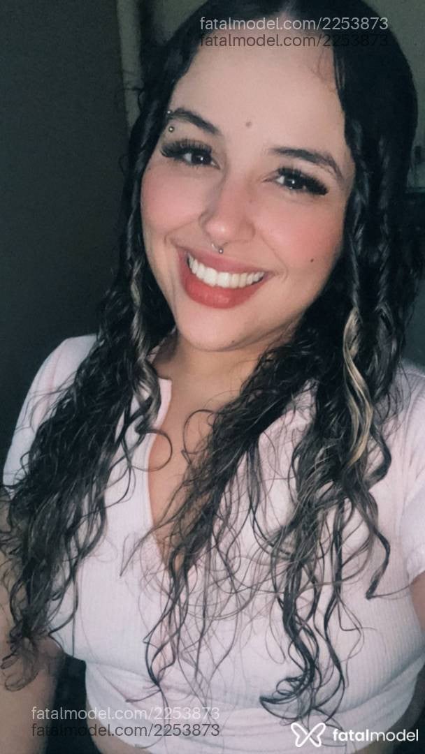 Acompanhante mulher loira (o) de olhos castanhos em Mogi Guaçu - Athena