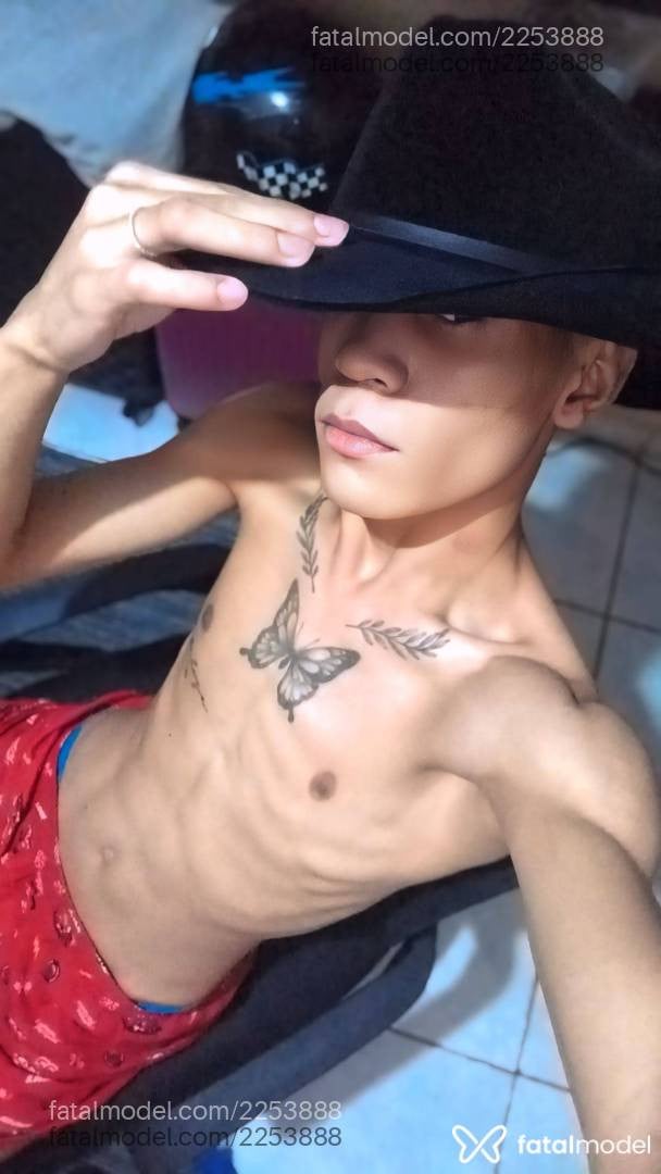 Acompanhante homem com cabelo castanho de olhos castanhos - Isaque