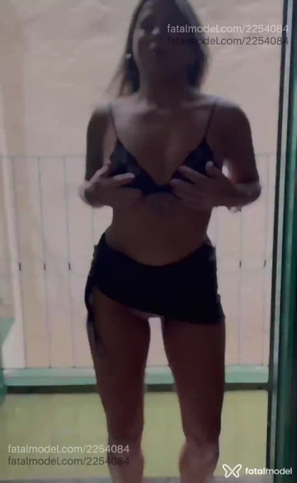 Acompanhante mulher loira (o) de olhos castanhos em São Carlos - Mari Rios