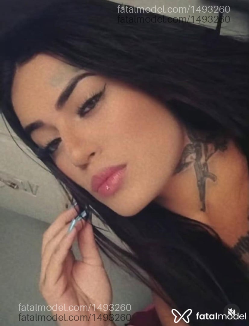 Acompanhante mulher com cabelo castanho de olhos verdes em Leme - Lary Oliveira
