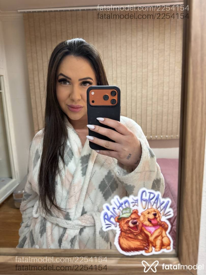 Acompanhante mulher morena (o) de olhos mel - Ayla Fontana