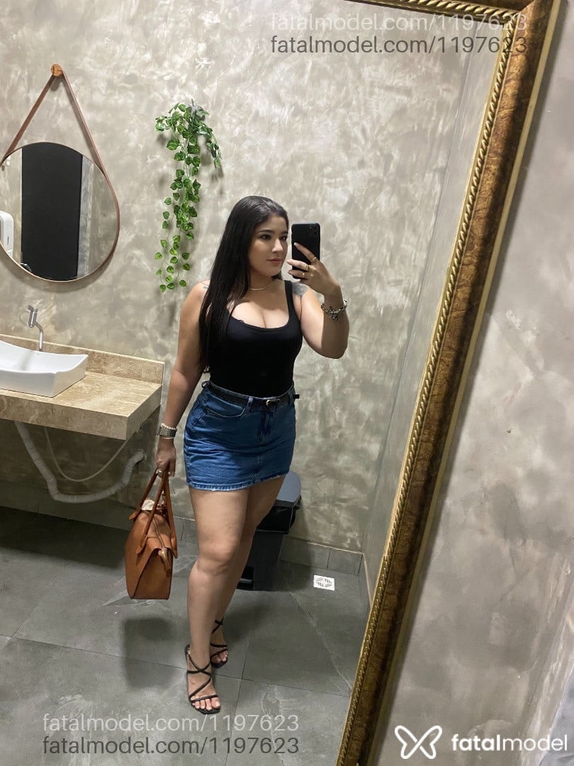Acompanhante mulher com cabelo castanho de olhos castanhos - Alana Acompanhante mulher com cabelo castanho de olhos castanhos - Alana
