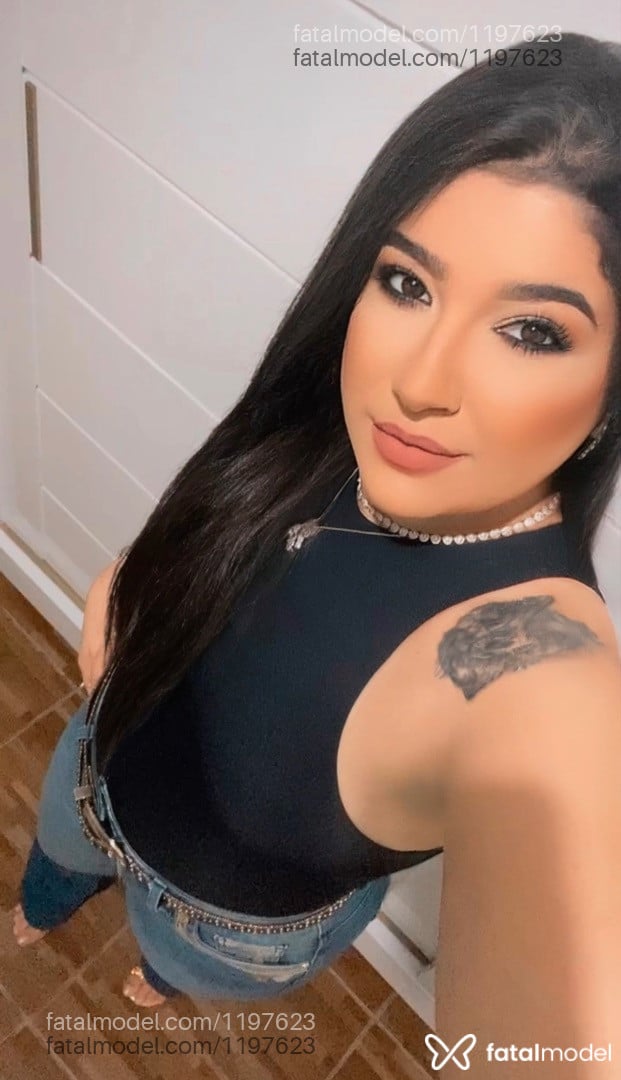 Acompanhante mulher com cabelo castanho de olhos castanhos - Alana Acompanhante mulher com cabelo castanho de olhos castanhos - Alana