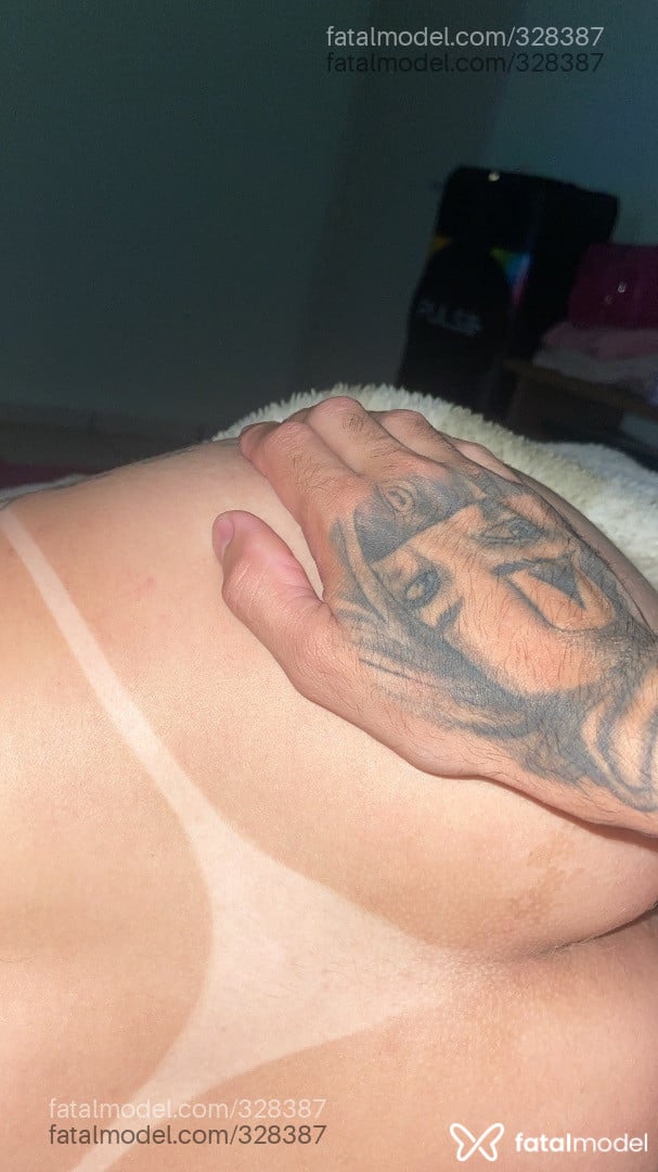 Acompanhante mulher trans loira (o) de olhos verdes em Pará de Minas - Mel Lyzz