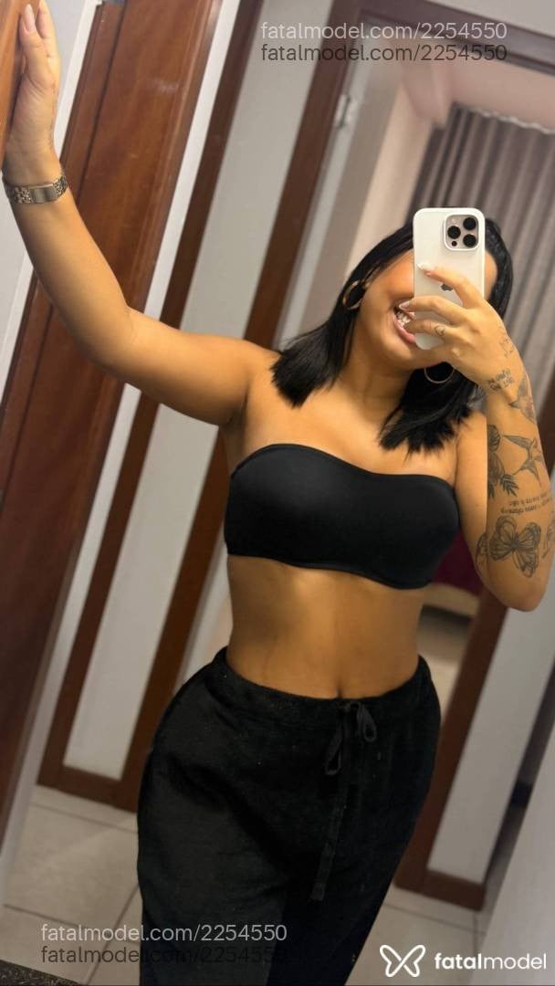 Acompanhante mulher morena (o) de olhos pretos em Castelo - Laura Bianchi