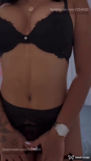 Acompanhante mulher morena (o) de olhos pretos em Venda Nova do Imigrante Acompanhante mulher morena (o) de olhos pretos em Venda Nova do Imigrante - Laura Bianchi