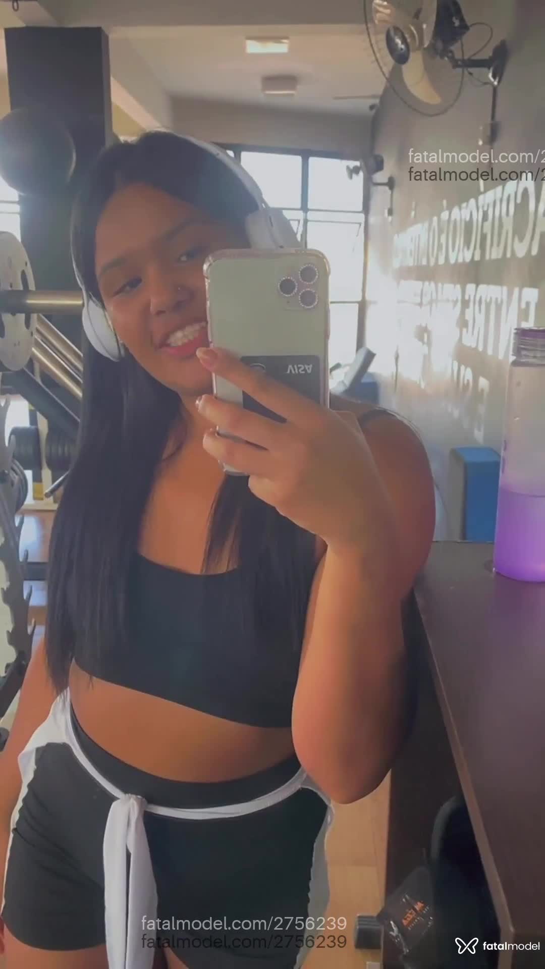 Acompanhante mulher morena (o) de olhos castanhos em Virtual - Milena