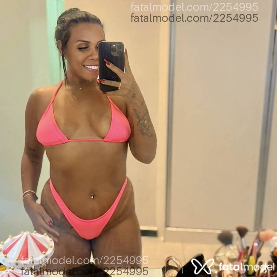 Acompanhante mulher morena (o) de olhos pretos - Rebecca Beline