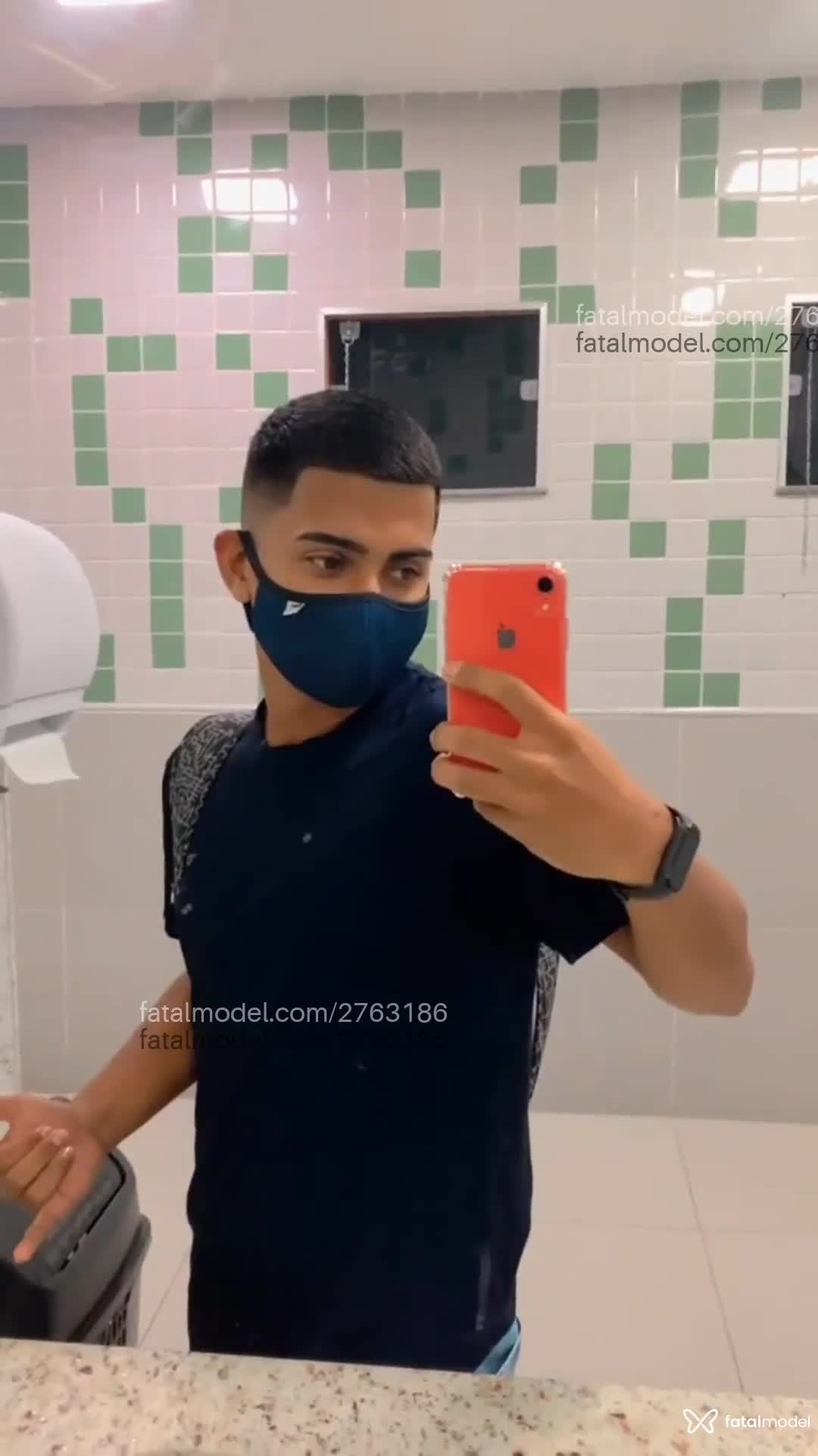 Acompanhante homem com cabelo castanho de olhos mel em Caucaia Acompanhante homem com cabelo castanho de olhos mel em Caucaia - Keevyn