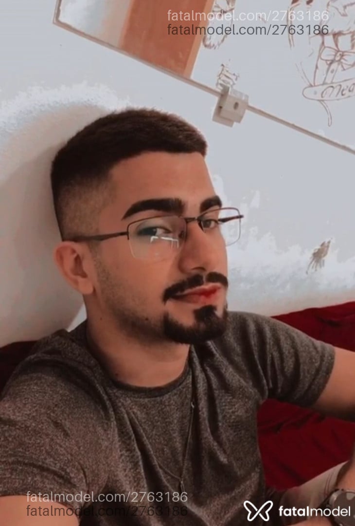 Acompanhante homem com cabelo castanho de olhos mel em Caucaia Acompanhante homem com cabelo castanho de olhos mel em Caucaia - Keevyn