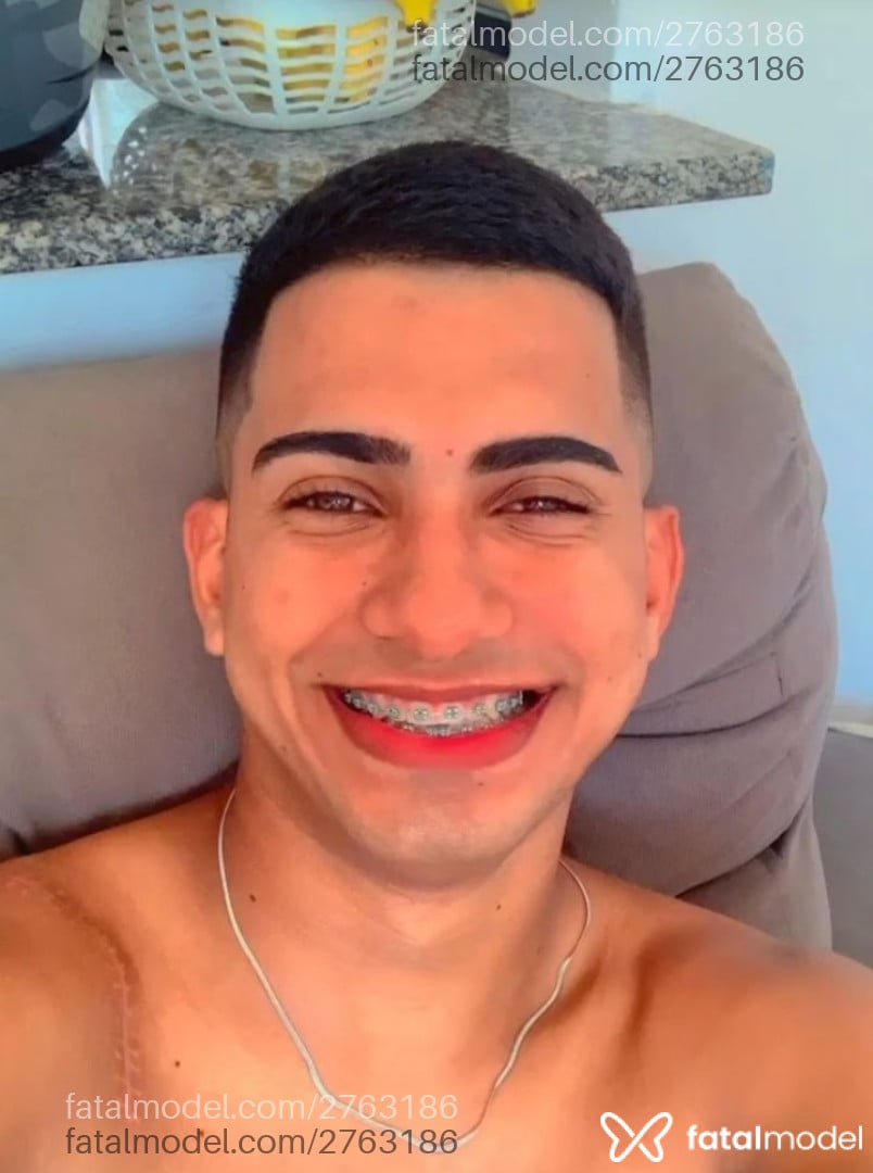 Acompanhante homem com cabelo castanho de olhos mel em Caucaia Acompanhante homem com cabelo castanho de olhos mel em Caucaia - Keevyn