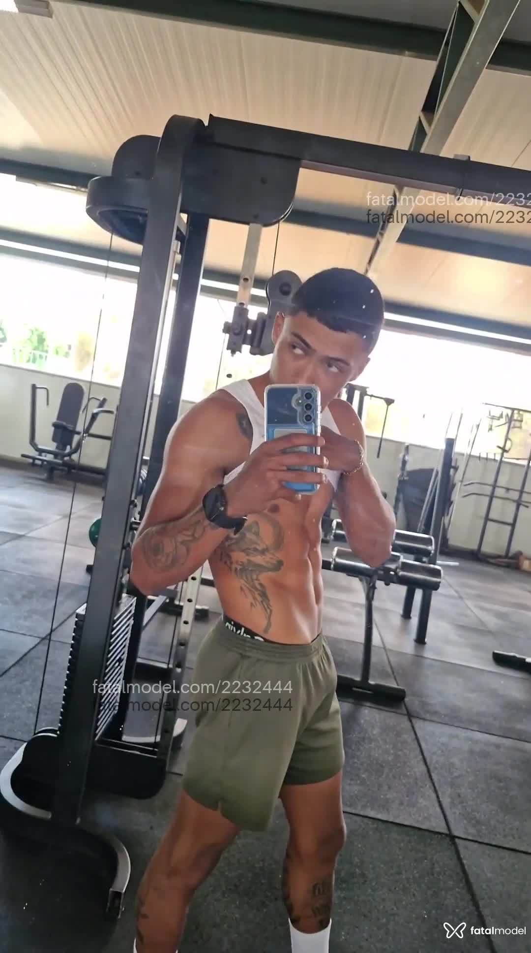 Acompanhante homem com cabelo castanho de olhos castanhos em Brasília - William