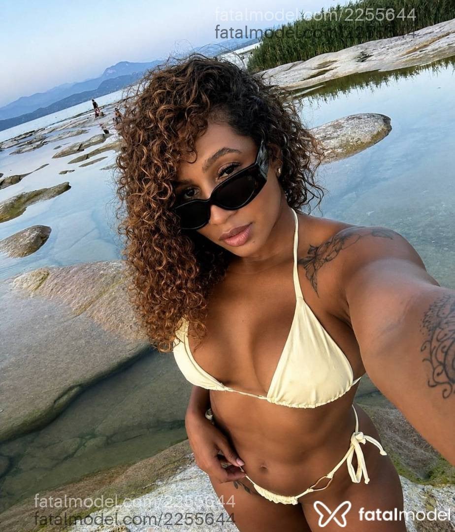 Acompanhante mulher com cabelo castanho de olhos pretos - Ana Duarte