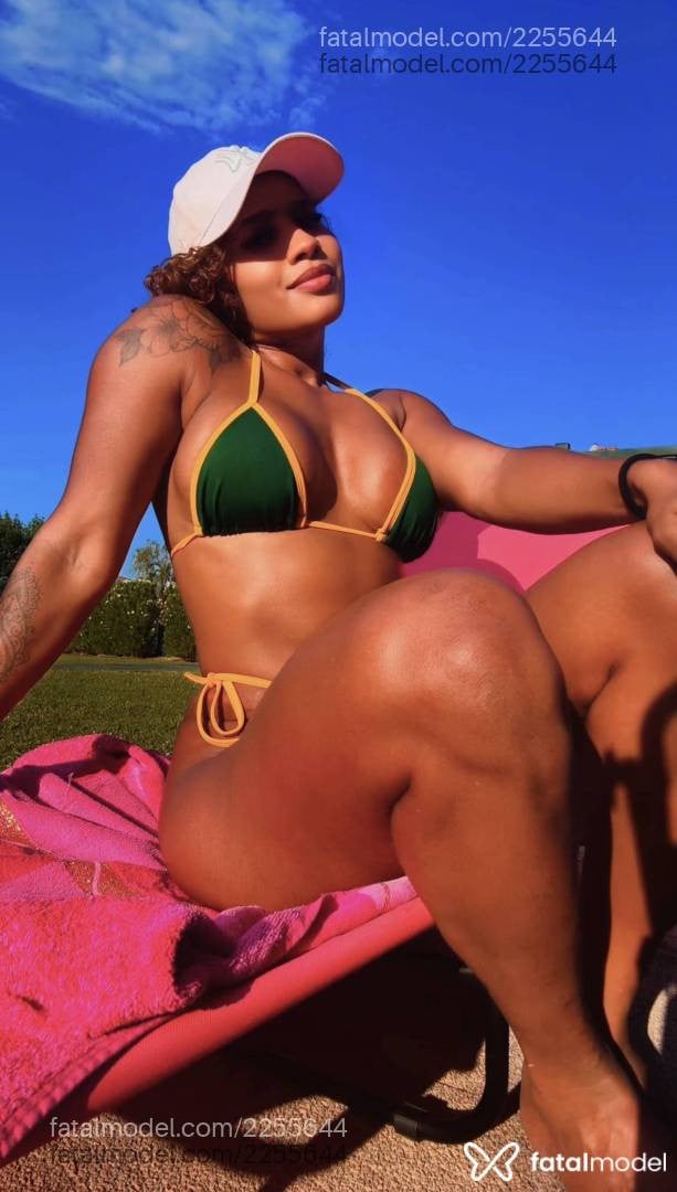 Acompanhante mulher com cabelo castanho de olhos pretos - Ana Duarte