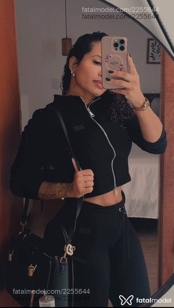 Acompanhante mulher com cabelo castanho de olhos pretos - Ana Duarte