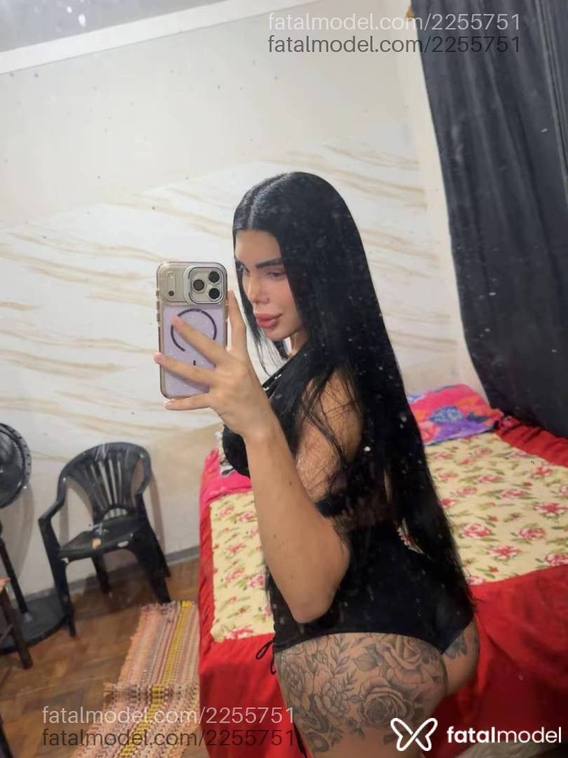 Acompanhante mulher trans morena (o) de olhos castanhos - Niinfa