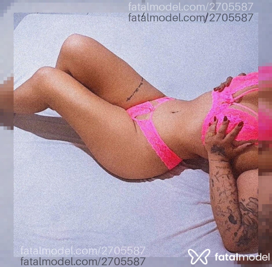 Acompanhante mulher com cabelo castanho de olhos castanhos em Itapema - Carol Martins