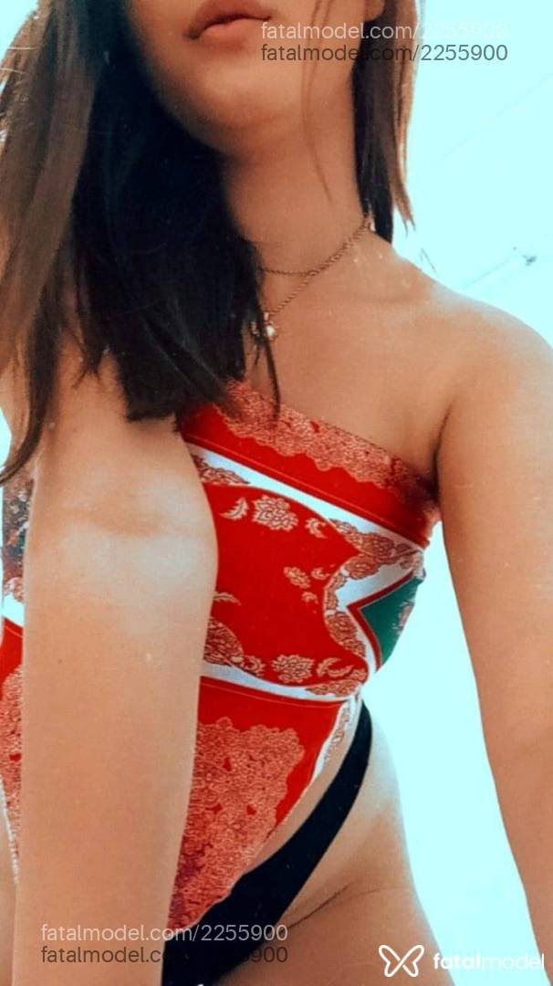 Acompanhante mulher com cabelo castanho de olhos verdes - Amanda