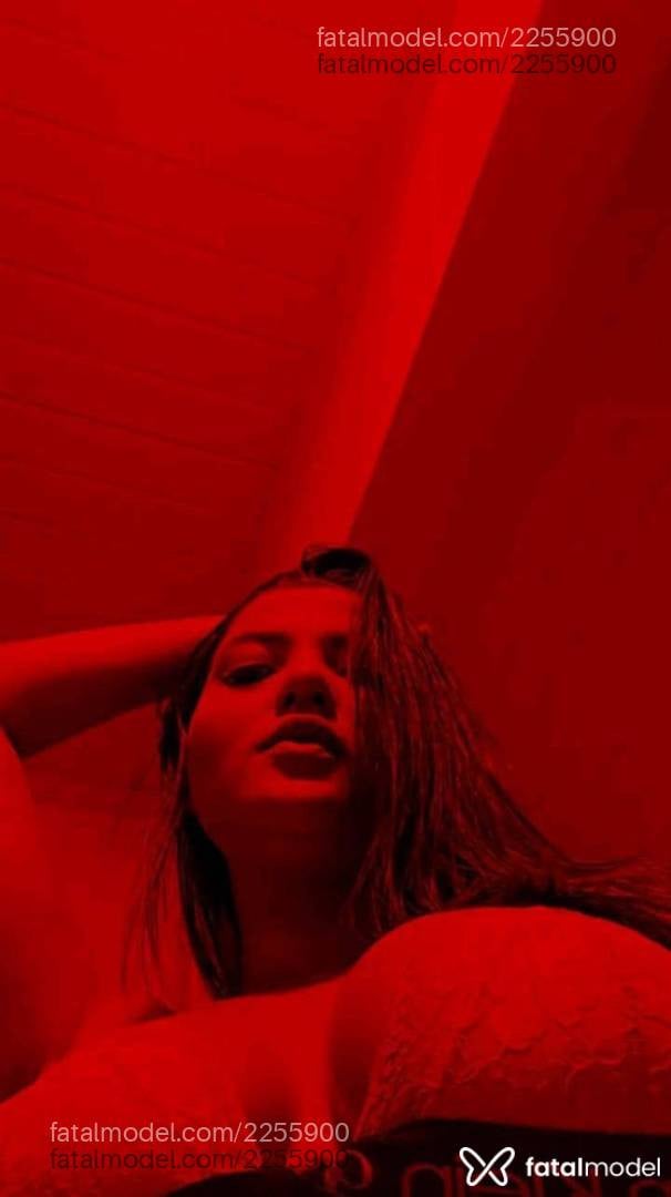 Acompanhante mulher com cabelo castanho de olhos verdes - Amanda