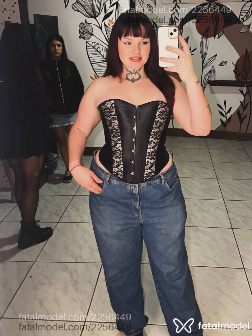 Acompanhante mulher trans ruiva (o) de olhos mel - Rubby