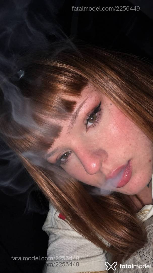 Acompanhante mulher trans ruiva (o) de olhos mel - Rubby