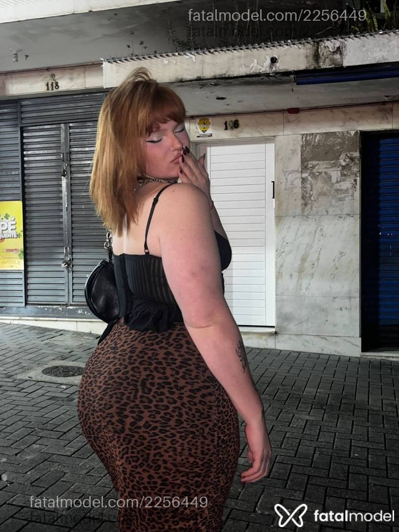 Acompanhante mulher trans ruiva (o) de olhos mel - Rubby