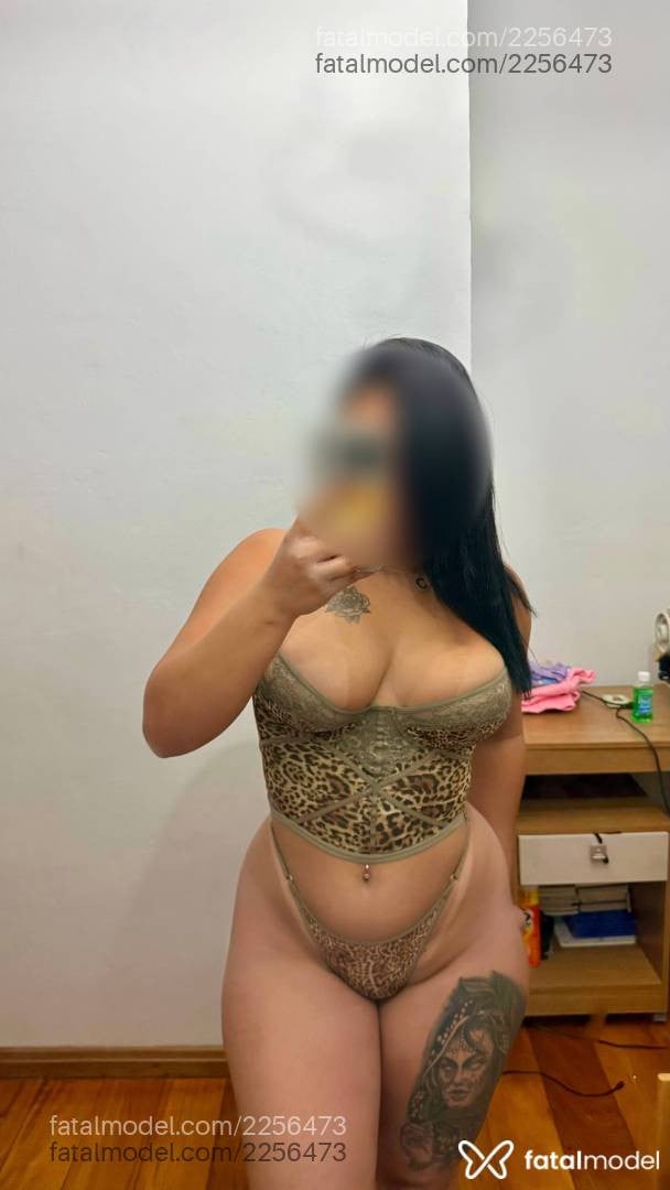 Acompanhante mulher com cabelo castanho de olhos castanhos - Elisa