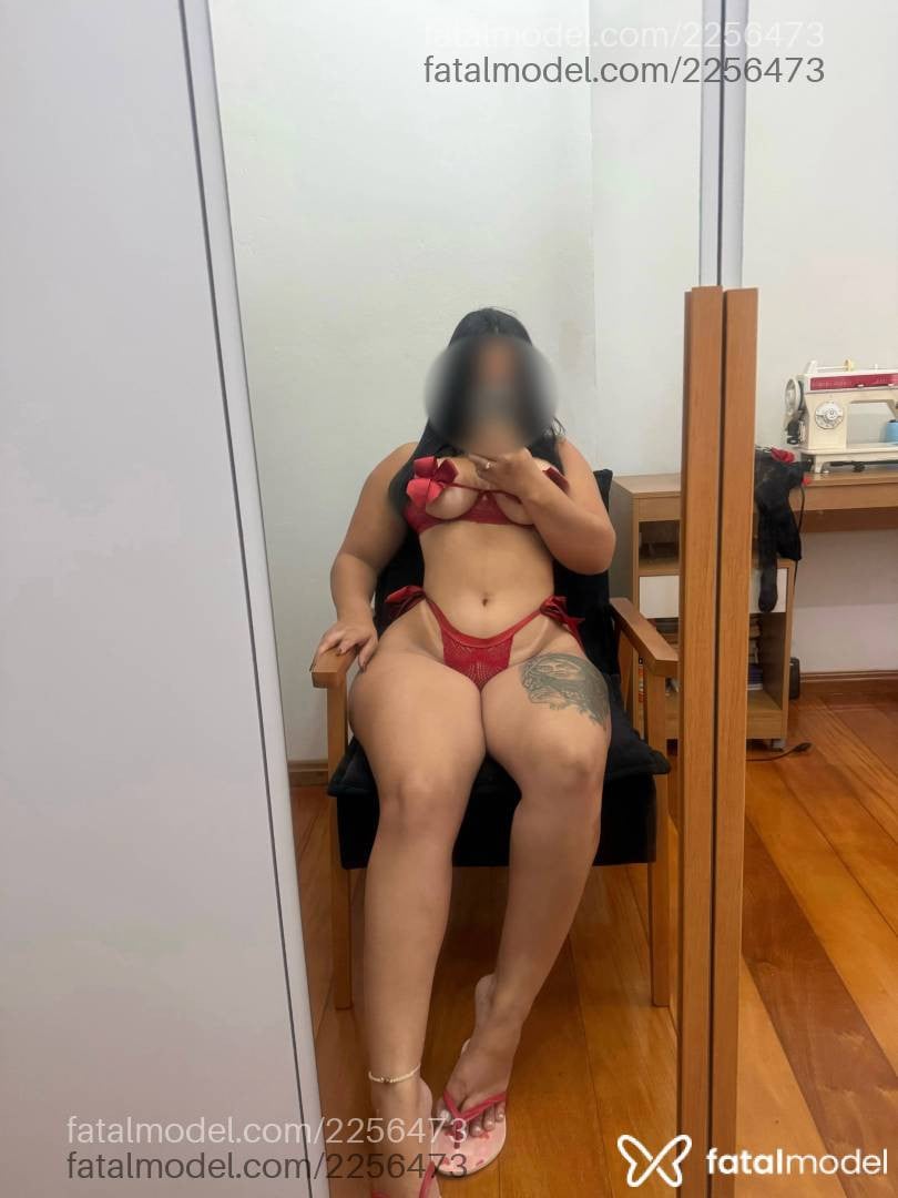 Acompanhante mulher com cabelo castanho de olhos castanhos - Elisa