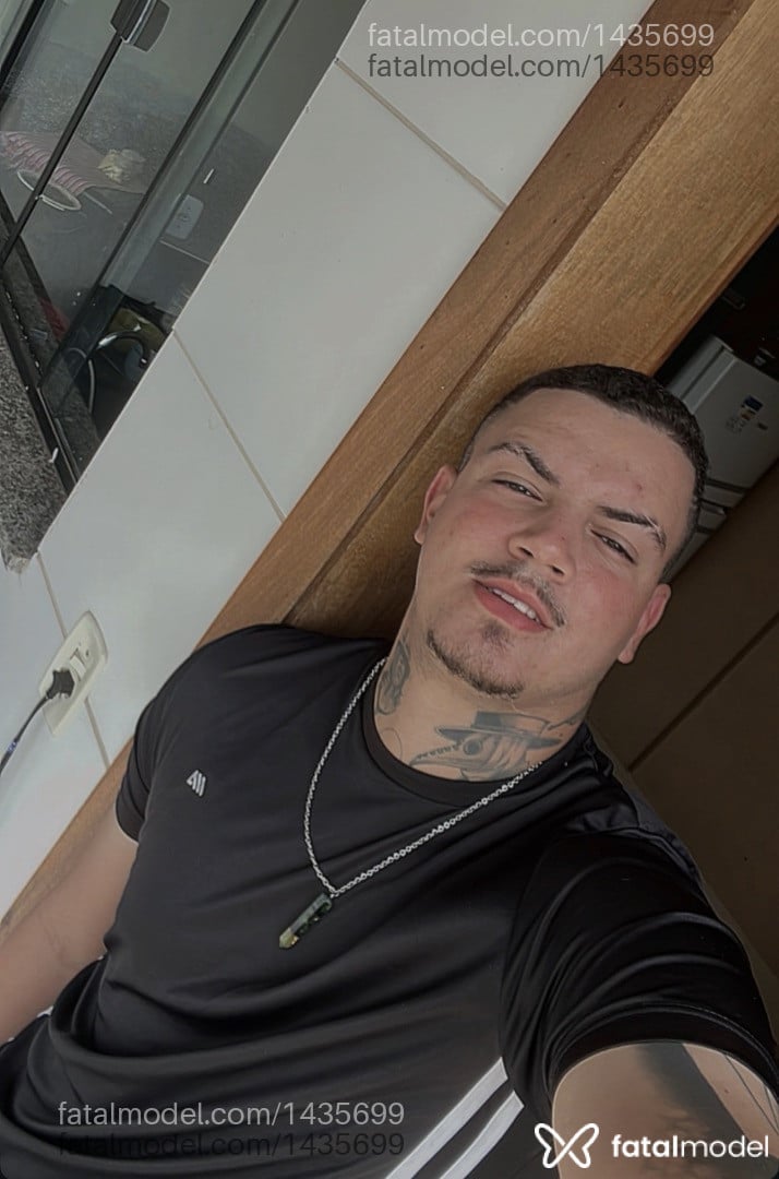 Acompanhante homem com cabelo castanho de olhos castanhos em Sinop Acompanhante homem com cabelo castanho de olhos castanhos em Sinop - Vitor Gabriel