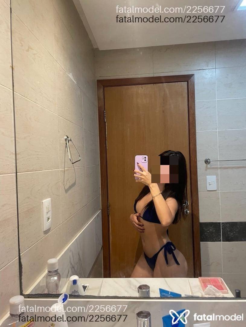 Acompanhante mulher com cabelo castanho de olhos pretos - Clara Lima