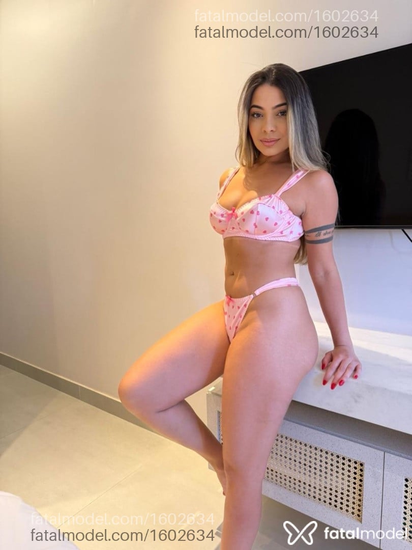 Acompanhante mulher loira (o) de olhos castanhos em Brasília Acompanhante mulher loira (o) de olhos castanhos em Brasília - Bella