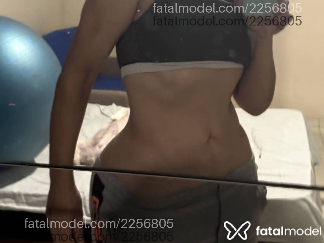 Acompanhante mulher trans com cabelo castanho de olhos castanhos em Guaratinguetá - Alicia