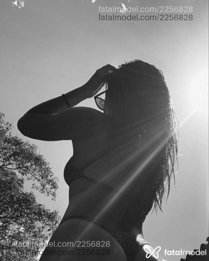 Acompanhante mulher morena (o) de olhos castanhos - Vanessa