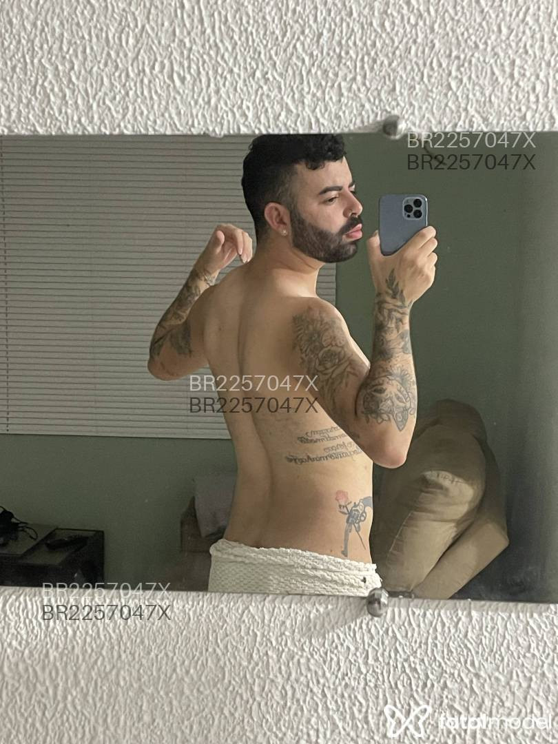 Acompanhante homem morena (o) de olhos pretos em Virtual Acompanhante homem morena (o) de olhos pretos em Virtual - Guimarães