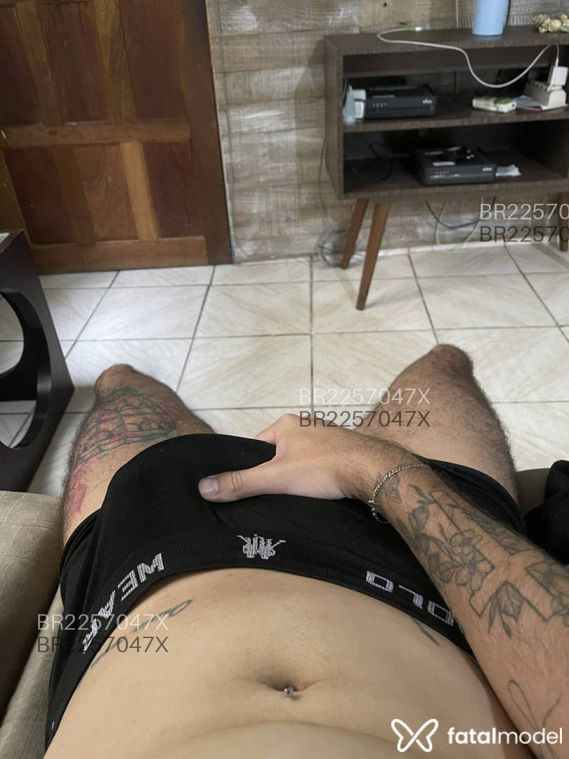 Acompanhante homem morena (o) de olhos pretos em Virtual Acompanhante homem morena (o) de olhos pretos em Virtual - Guimarães