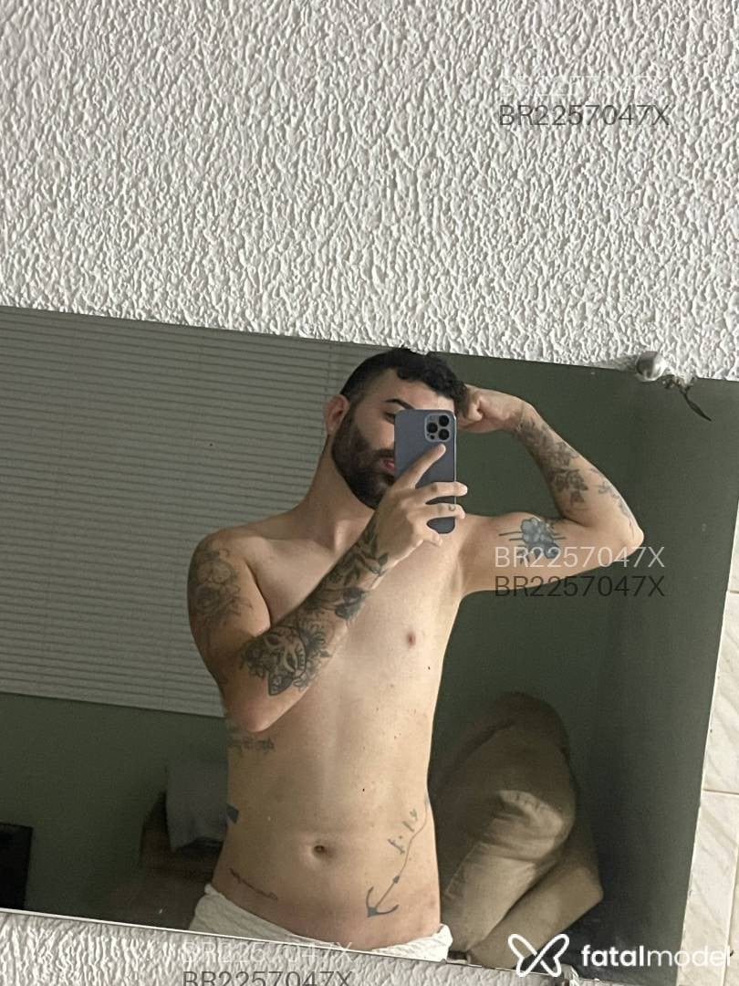 Acompanhante homem morena (o) de olhos pretos em Virtual Acompanhante homem morena (o) de olhos pretos em Virtual - Guimarães
