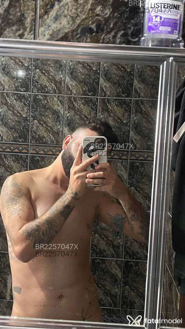 Acompanhante homem morena (o) de olhos pretos em Virtual Acompanhante homem morena (o) de olhos pretos em Virtual - Guimarães