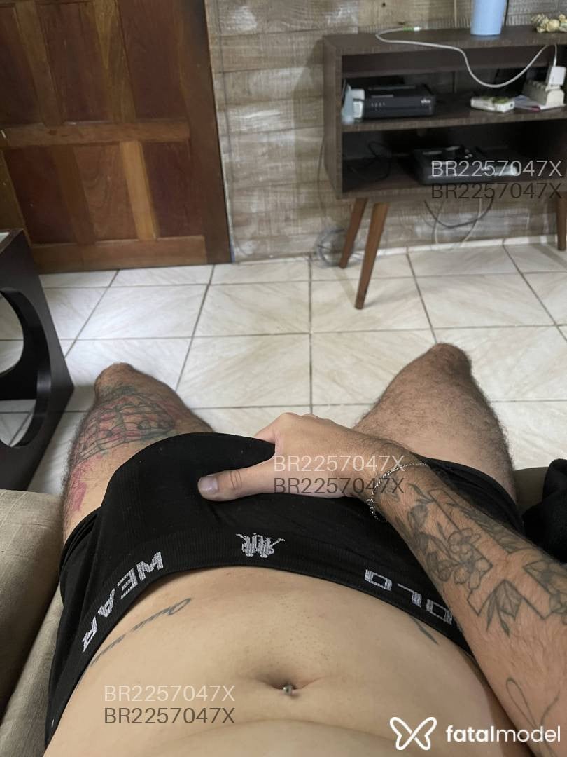 Acompanhante homem morena (o) de olhos pretos em Virtual Acompanhante homem morena (o) de olhos pretos em Virtual - Guimarães