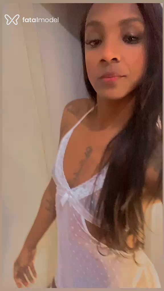 Acompanhante mulher com cabelo castanho de olhos pretos - Maia Salles