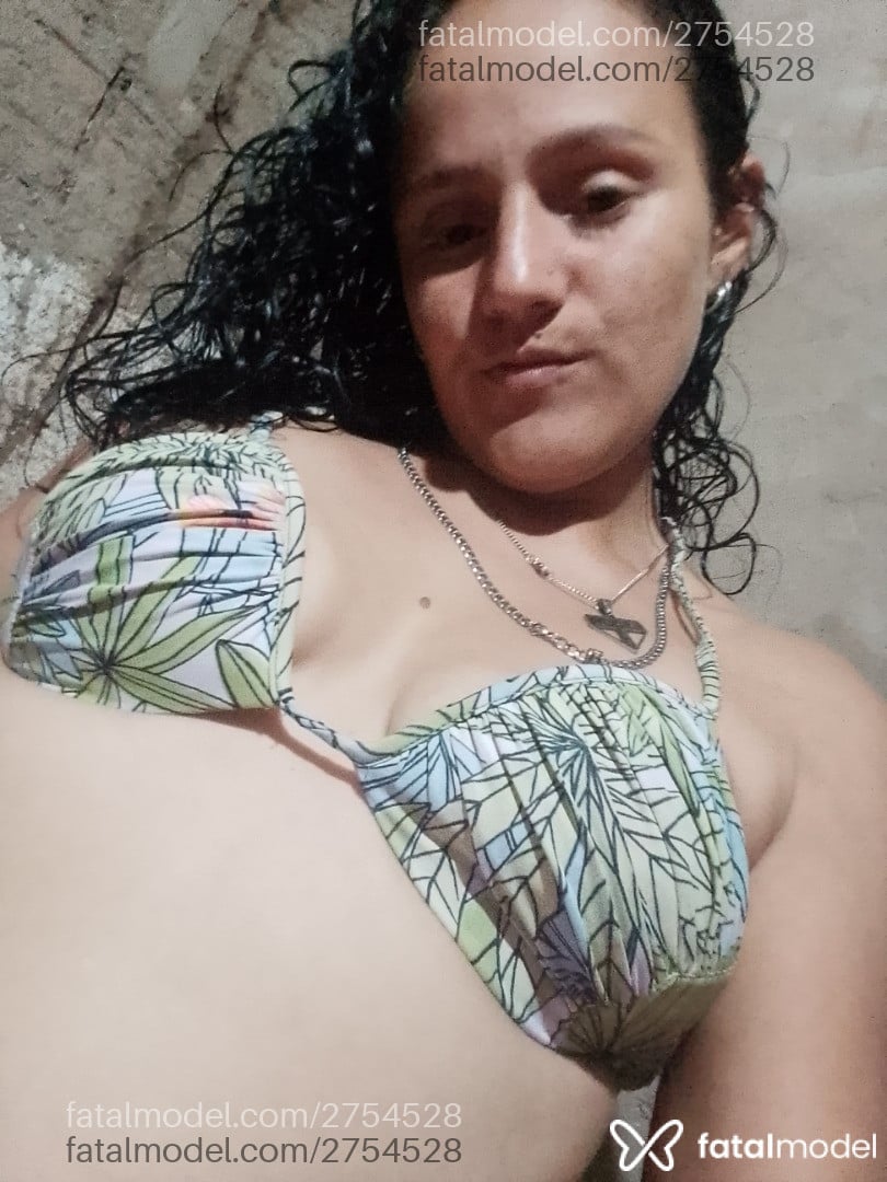 Acompanhante mulher loira (o) de olhos castanhos em Virtual - Nubia