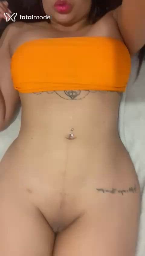 Acompanhante mulher morena (o) de olhos pretos - Alice