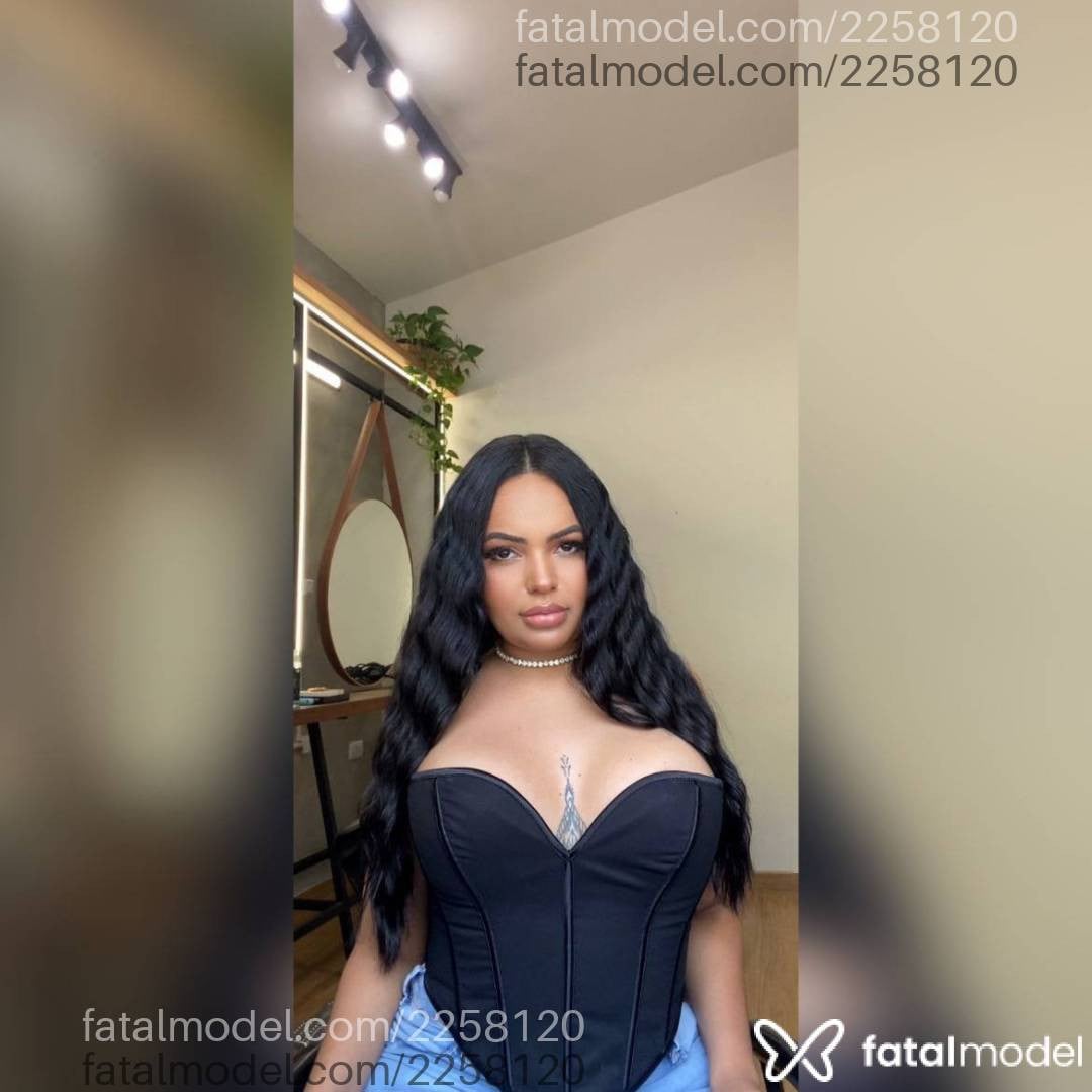 Acompanhante mulher morena (o) de olhos pretos - Alice